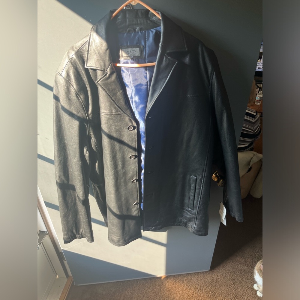 XLD Men’s Leather Coat (men’s size XLT)